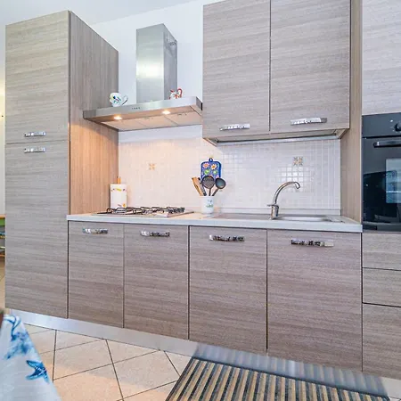 In 2 To 4 Persons With Large Garden 