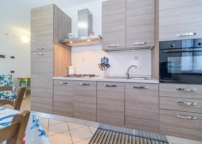 In 2 To 4 Persons With Large Garden Stella